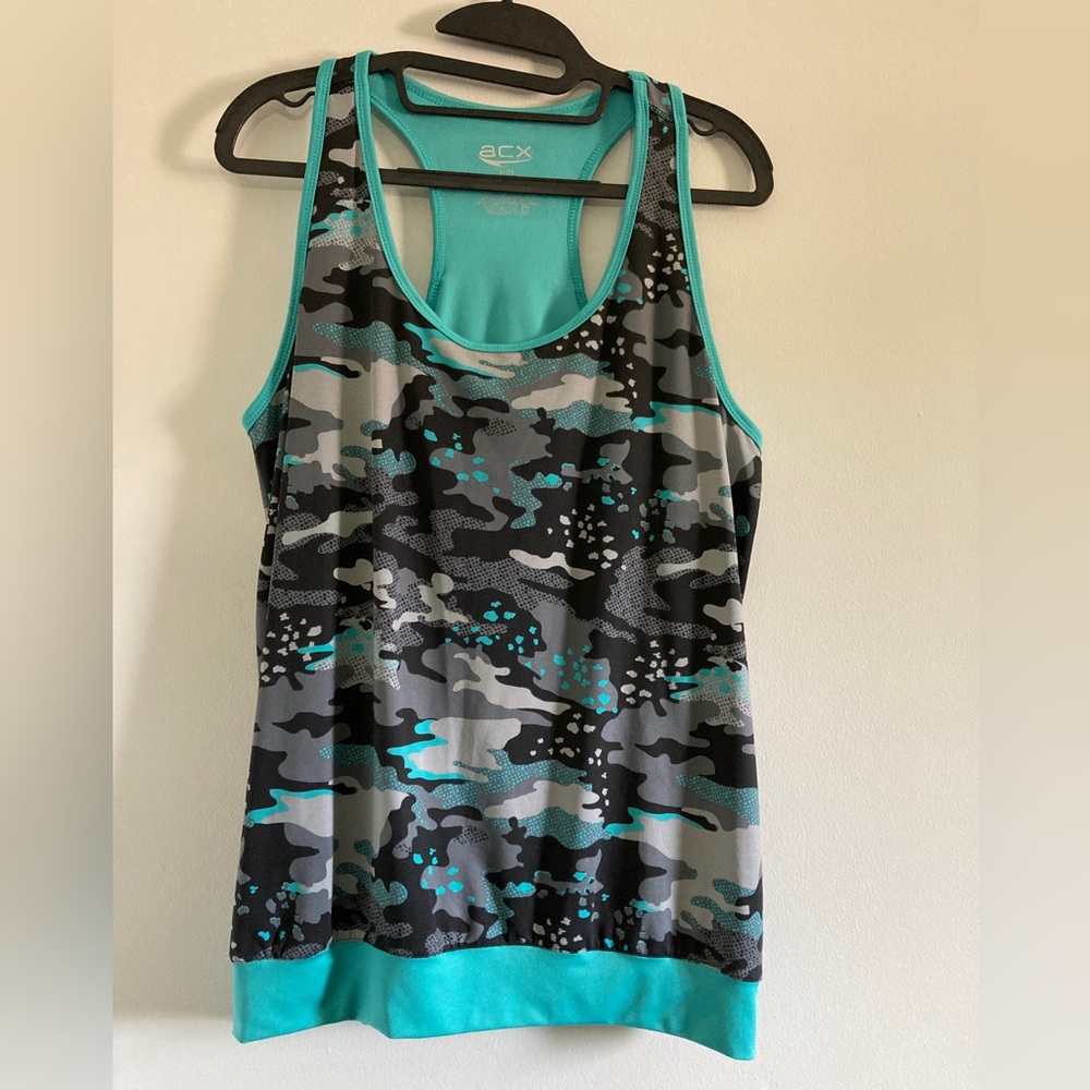 NWOT ACX Camo racer back tank w built in bra